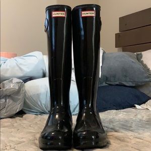 Tall black Hunter rain boots!!
